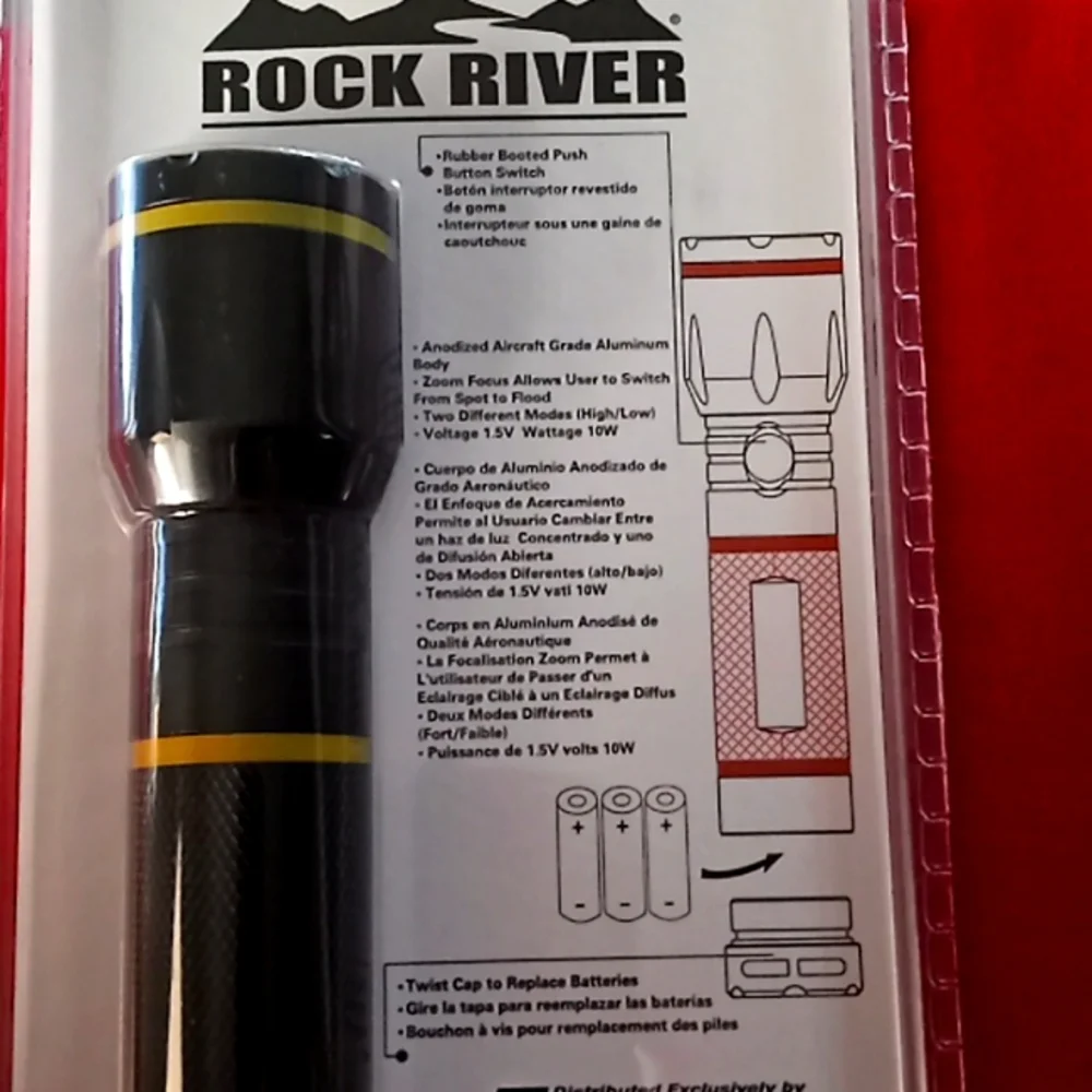 ROCK RIVER Flashlight. 300/100 Lumen LUMINUS LED Zoom Focus Flashlight.Brand New